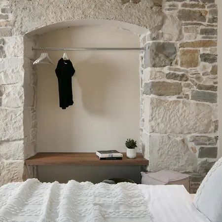 Stone House Baracchi * Lanisce