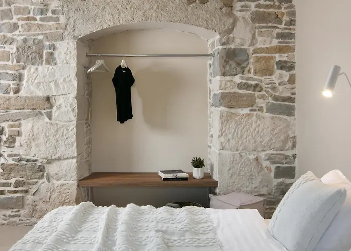 Stone House Baracchi * Lanisce