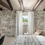 Stone House Baracchi