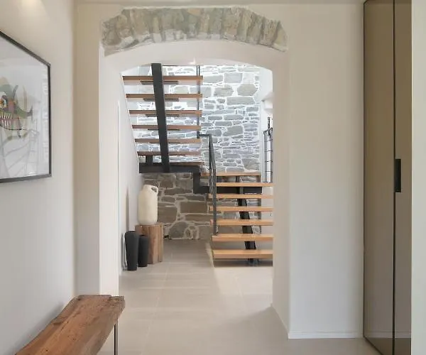 Stone House Baracchi Lanisce